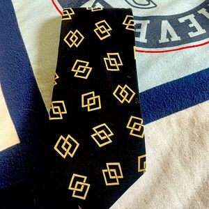 NWOT! Prima Italy Black and Cream Silk Tie. 100% Silk. Hand sewn